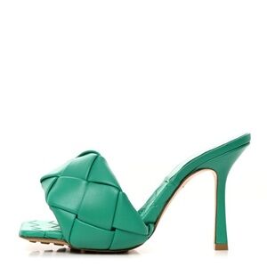 Bottega Veneta Lido Intrecciato Mule Sandals in green, size 38.5. Brand new